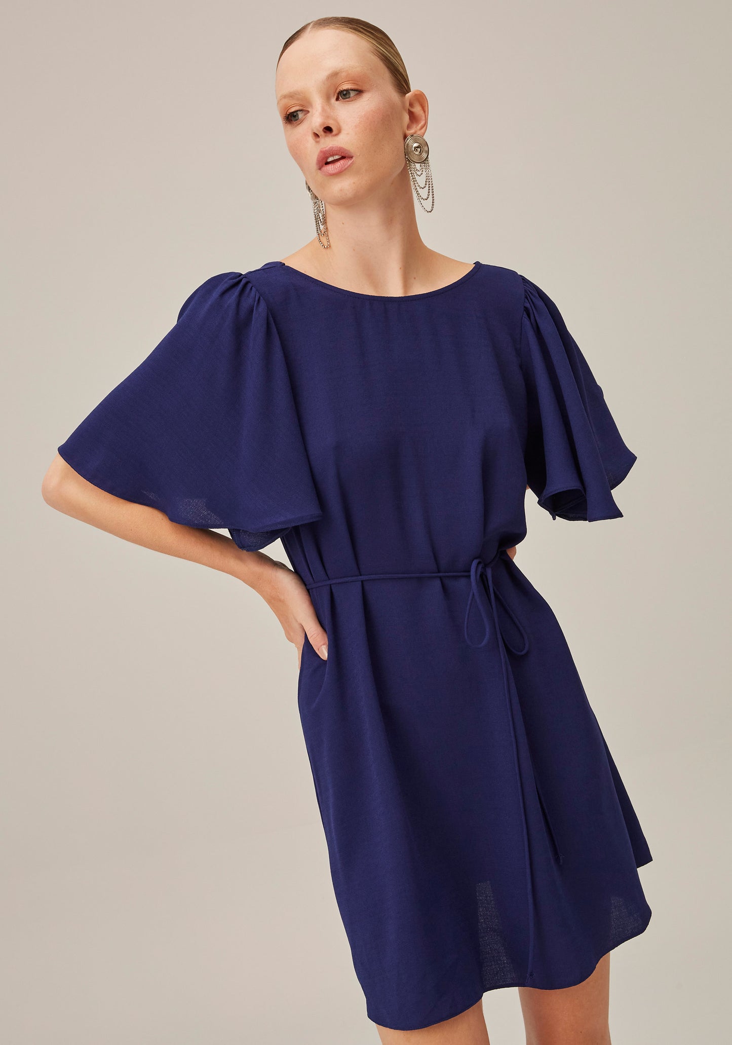 Vestido corto escote espalda