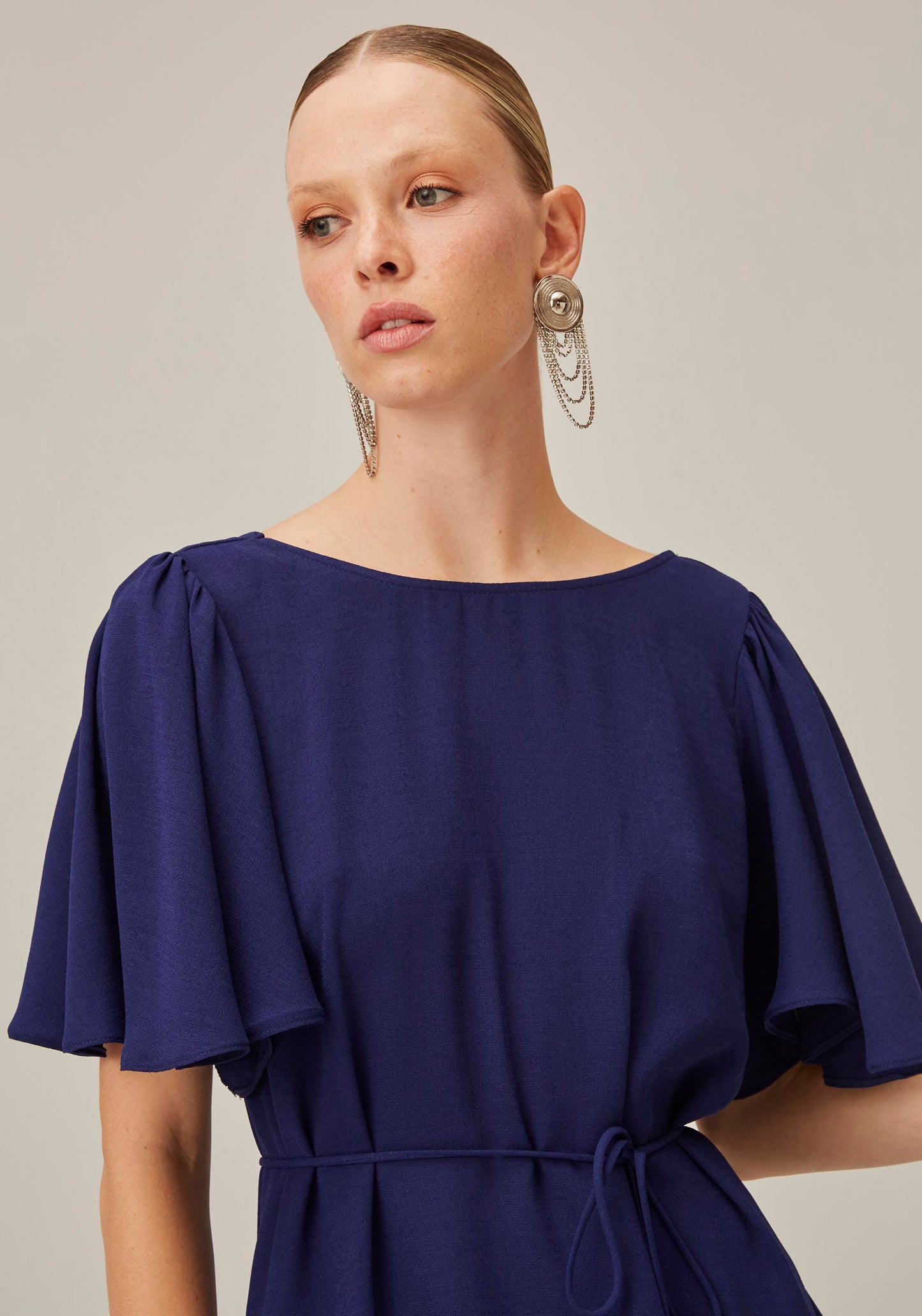 Vestido corto escote espalda