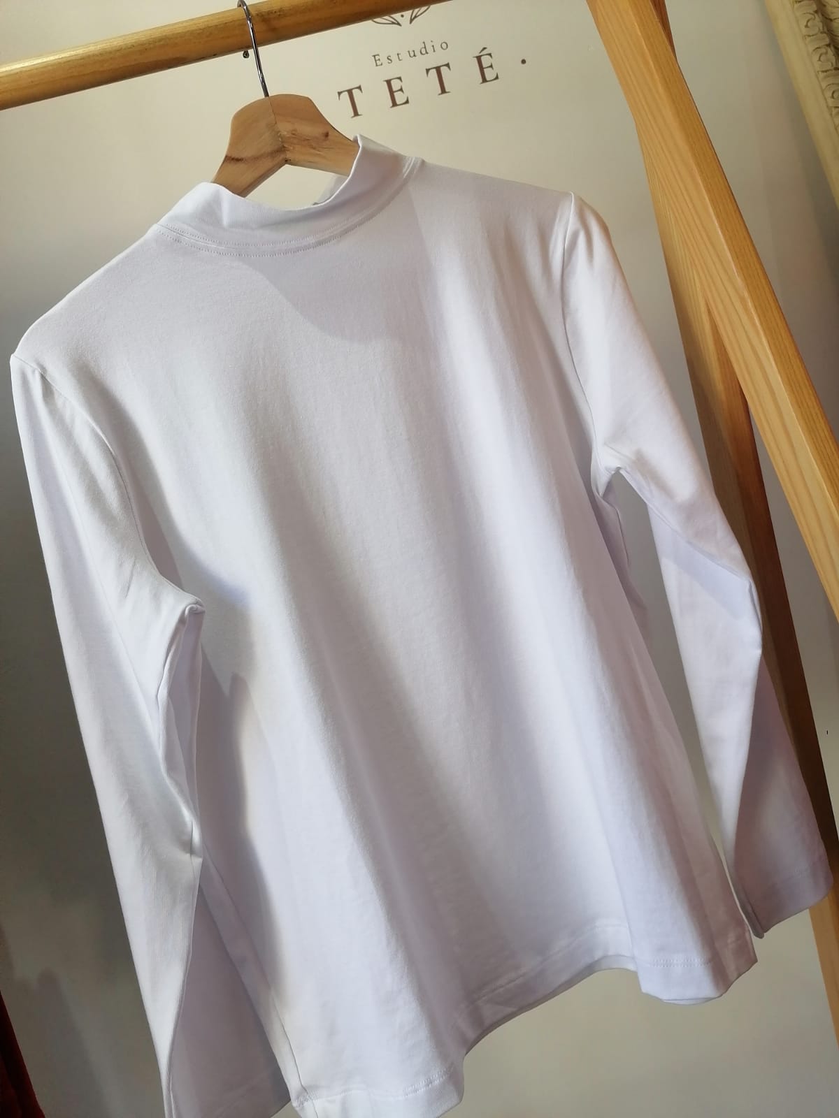 Teté basic invierno cuello alto color blanco